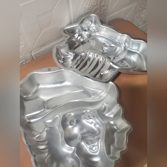 Scooby Doo woth Burger and paper Wilton Cake pan Bundled - Picture 2 of 6